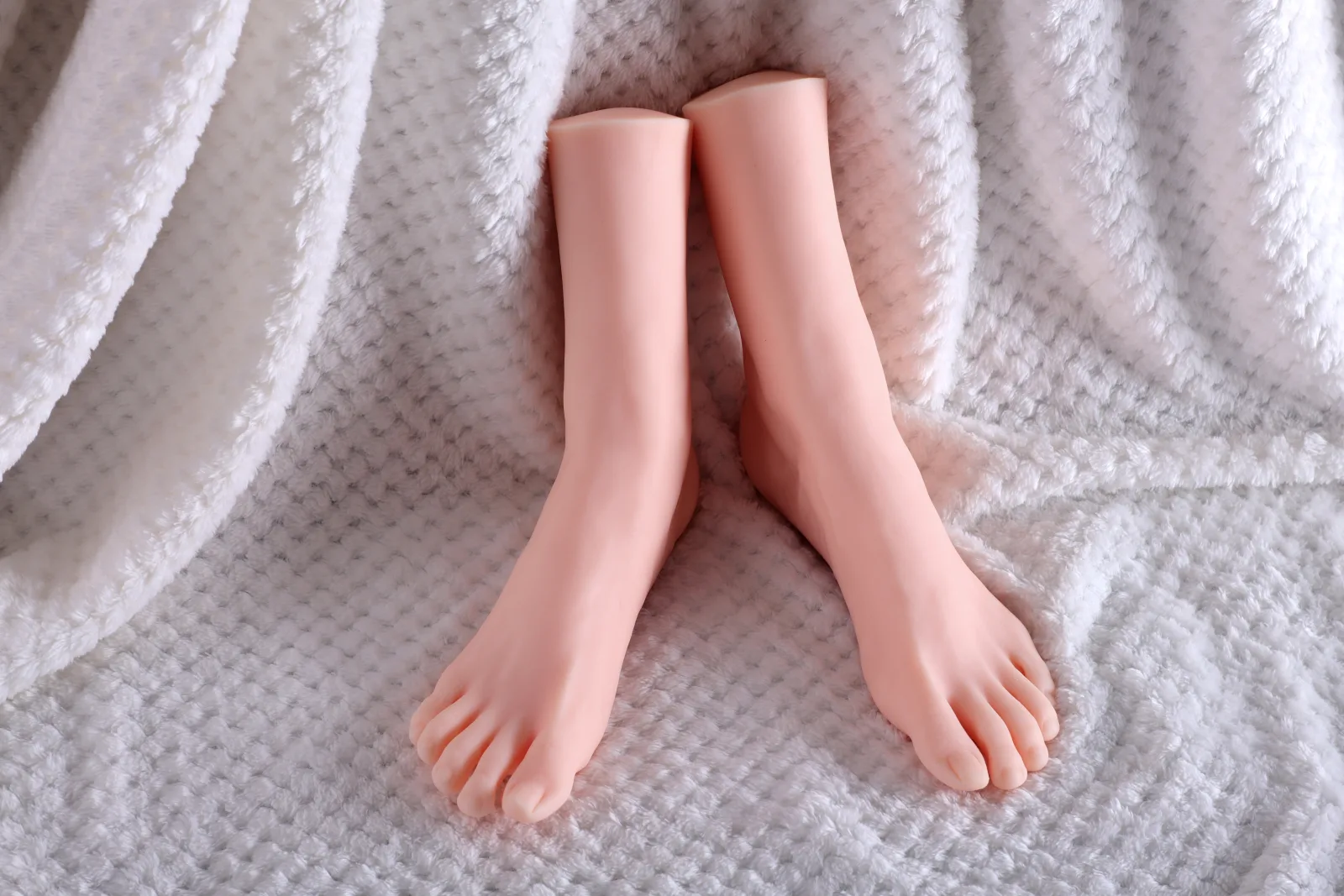 MZRAI Rena Lifelike TPE Foot Masturbator with Channel | US Stock — photo 2
