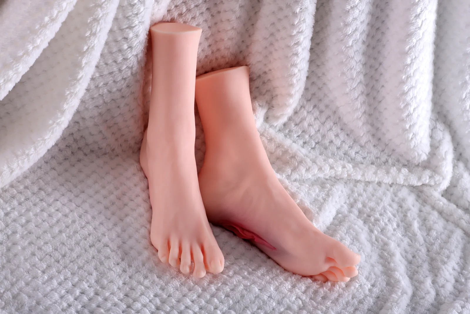 MZRAI Suki Lifelike TPE Foot Masturbator with Channel | US Stock — photo 4